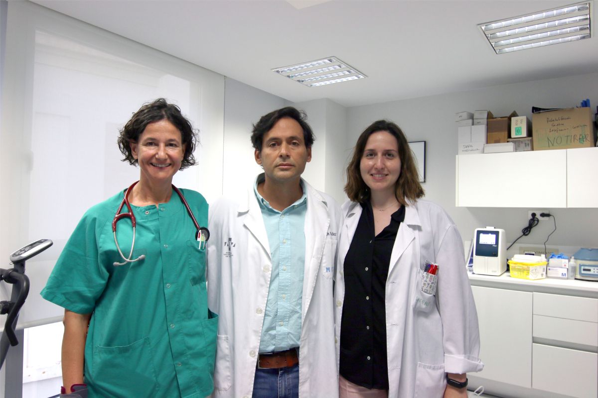 Patricia Palau, Julio Núñez y Clara Sastre, del  Instituto de Investigación Sanitaria del Hospital Clínico Universitario de Valencia INCLIVA). FOTO: INCLIVA. 